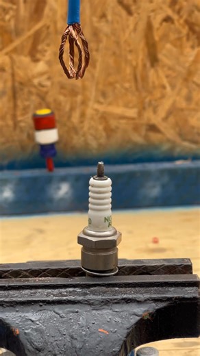 1.3M views · 10K reactions | The correct way to connect a spark plug wire — no more failures #sparkplugfix #reliableconnection #autowiring #eua | Do It YourSelf | Facebook