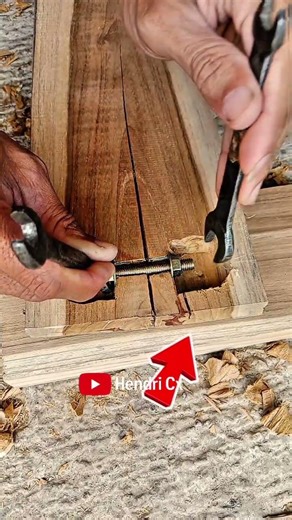 Failed to fasten the wooden board #bolt #tips #tutorial