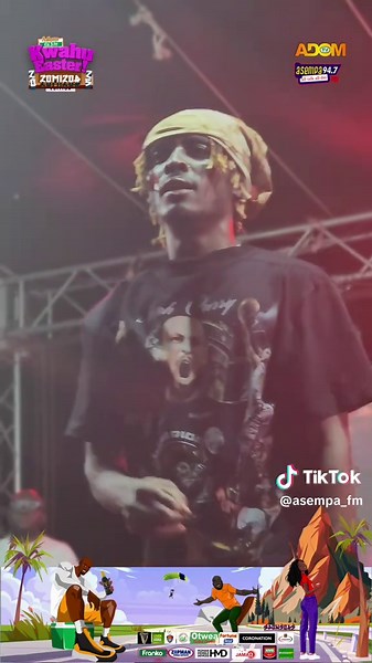 Kofi Mole Live Performance of 'Don't Be Late'