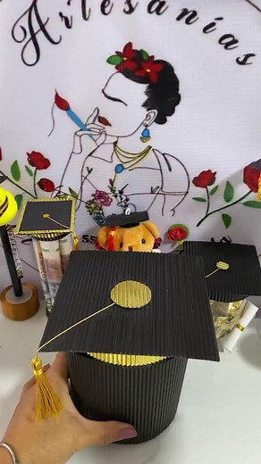 Idea para graduación: cajita sorpresa con flor de billetes