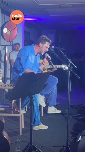 Christophe Maé en showcase ultra privé sur Radio Star#christophemaé #concert #showcase #radiostar