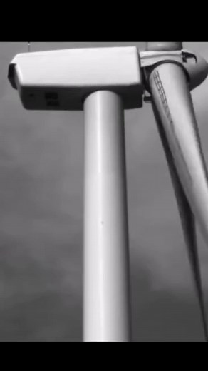 A #windturbine is around 150m tall with around 8,000 parts... how can you diagonse a #vibration or #movement problem? #RDITechnologies #MotionAmplification software! Check out the link in our bio to learn more. #FYP #ForYouPage #PredictiveMaintenance