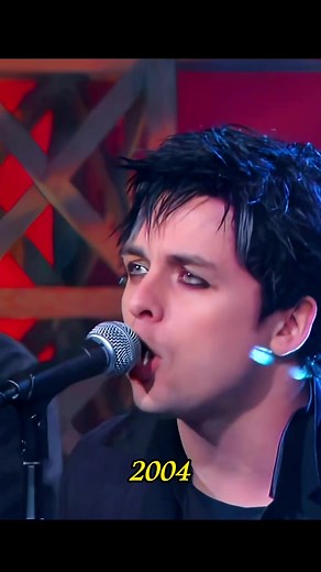 Green Day: Boulevard of Broken Dreams (Official Video)