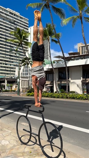 Valentin Chetverkin on Instagram: "🚲🤙 #acro #handbalance #handstand"