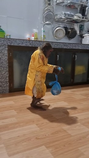 36K views · 1.3K reactions | Abu help mom #ABU #BABYMONKEY | Animals Family | Facebook