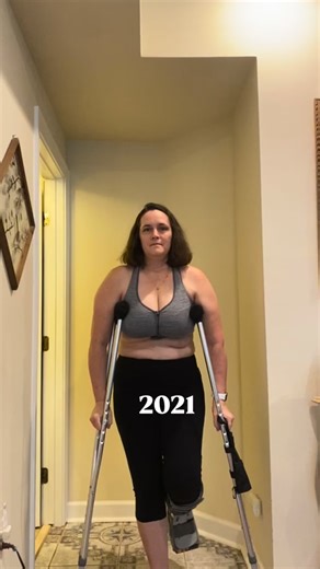 I’m a 55-year-old grandma. I have had 4 C-sections!! My abs are a struggle! Anyone else?? I lift weights. I eat mostly whole foods. Not because I’m a fitness model. 😜 Not because I’m perfect. But because I want to be strong for this season of life — and the people I love. I’m just showing up. One workout. One nourishing meal. One choice at a time. If you’ve been telling yourself you’re too busy, too tired, too old or too far behind — I want you to hear this: ✨ Your health can fit into your real