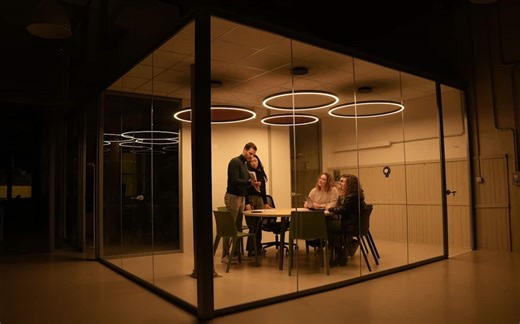 B2 Labtech e la luce d'interni che segue i ritmi biologici dell'uomo