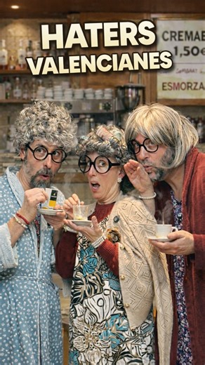 JAJAJERS - Alexis Martínez + Jorge García on Instagram: "Criticar és molt entretingut però a la cara mai que això està lleig. I a vosaltres, vos agrada xafardejar? I si vols vindre a xafardejar i a criticar-ho tot i a tots vine el 14 de gener al Musical de Benimaclet que estarem els Jajajers amb @latiavisanticaalbal de convidada especial. Ja sabeu que si agafeu taula podeu sopar i passar una vesprada de lo més suggestiva i riallera. Link directe a les entrades a la BIO i al comentari fixat. #val