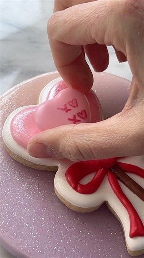 Using this cutie for an easy valentine cookie. #valentinesday #ikoffyedibot #edibotvalentinesevent