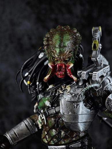 Predator Figure – Handcrafted Sci-fi Hunter Statue With Movie-accurate Details - Etsy