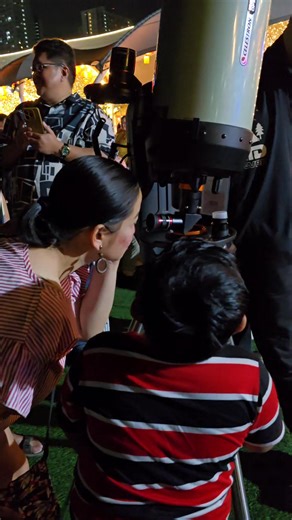 A stellar evening of telescope viewing and astronomy talk at the 📍Skygarden 🪐🌌 in partnership with Philippine Astronomical Society, Inc. 🔭✨️ #EverythingsHereAtSM | SM North EDSA