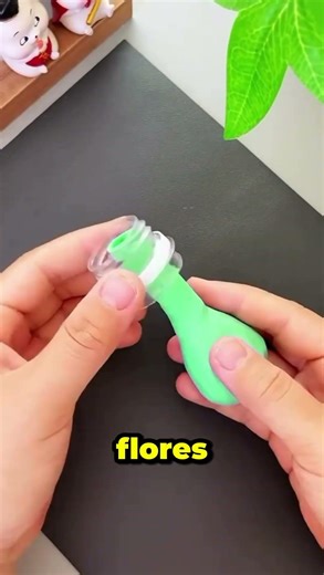 This decoration with bottles looks beautiful.