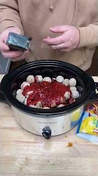 Crockpot Grape Jelly Meatballs! 🤤