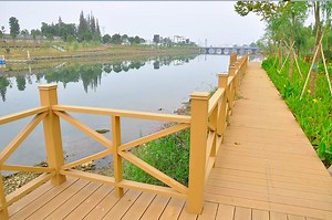 [Hot Item] Synthetic Wood Plastic Composite WPC Fence / Decking for Outside