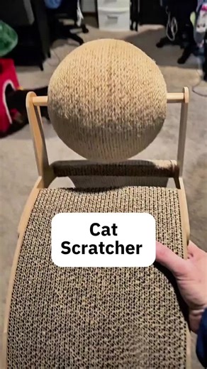 Keeps cats busy and your furniture safe! This scratcher has a built-in rolling ball to grab their attention while they scratch, swat, and play. Perfect for burning energy, satisfying natural instincts, and giving your cat their new favorite spot. 😻 #cats #furniture #scratcher #ball #energy