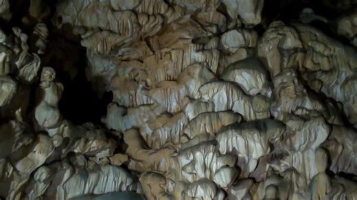 La Grotta del Monte Cucco, un itinerario in un mondo da fiaba adatto a speleologi esperti e a semplici escursionisti. Una meraviglia 😍 | Alta Umbria