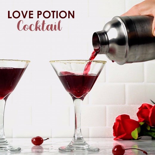 🌙 If you’re planning a romantic evening at home, we suggest making this Love Potion cocktail. ❤️Simple yet elegant, you'll be sure to charm your dinner guests! 🌹 Love Potion Cocktail Recipe ➡️ https://www.skinnyfit.com/6fzr 🌹 Ingredients ▪️ ⅓ cup vodka ▪️ 4 oz. SkinnyFit Detox ▪️ 4 oz. SkinnyFit Detox ▪️ ¼ cup peach Schnapps (or peach liqueur) ▪️ 1 cup ruby red pomegranate juice (or any red juice with cherry or raspberry in it) Directions 1. Add all ingredients to a cocktail shaker filled wit