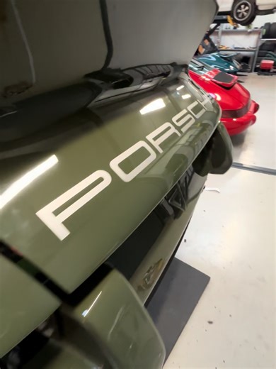 Welcome to the latest Theon Design commission, MEX001, with a stunning custom ‘Chousal Green’ exterior colour, exterior brightwork and Porsche script in Champagne and light ‘ghost’ stripes. Further personalised specs to follow. #theondesgin #porsche #porsche911 #remastered #classiccars