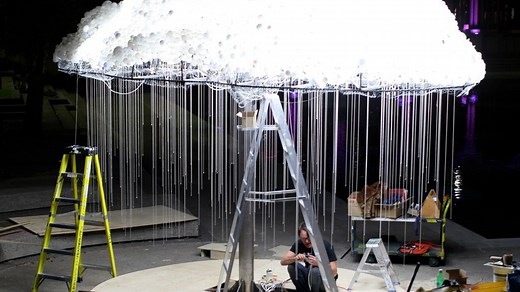 Interactive Cloud sculpture breathes life into 6,000 dead bulbs