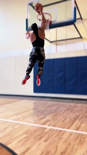 Impressive Dunk Skills Caught on Camera