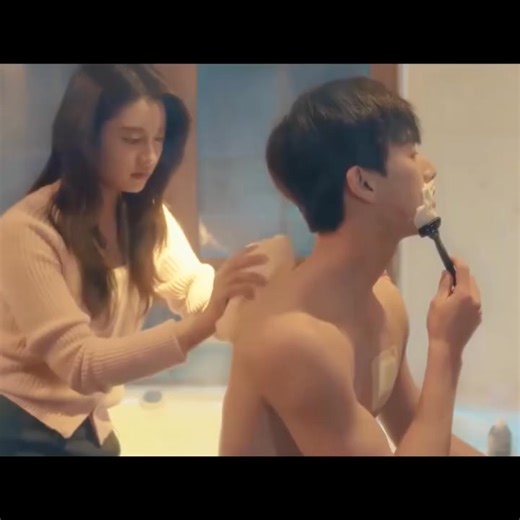 418K views · 7.7K reactions | Cinderella helps the CEO shave  He pulls her close for a sweet moment! 灰姑娘帮霸总刮胡子，霸总一把搂她入怀甜蜜索吻！ 剧名 （Drama Name）：再见，怦然心动 Go Back Lover #再见怦然心动 #GoBackLover #cdrama | 好剧研究所 Top CDrama | Facebook