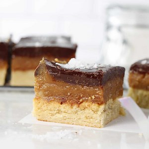 Healthy Millionaire Shortbread (salted caramel)