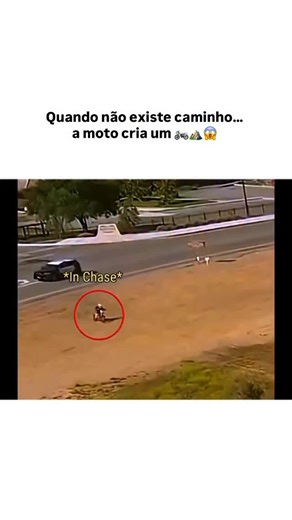 MOTO DE FERRO on Instagram: "Um cara numa moto de trilha. Sirene atrás. Coração acelerado. Nenhuma rua, nenhuma casa… só terra, trilho de trem e dois morros encarando ele de frente. A polícia vem. Carro nenhum passa. E aí ele faz o que só quem vive sobre duas rodas entende. Ele não freia. Ele confia. Acelera, usa o morro como rampa e voa por cima do trilho, aterrissando onde nenhum carro chega. Cena de filme? Não… instinto puro. Quem anda de moto sabe: às vezes não é sobre fugir… é sobre sentir