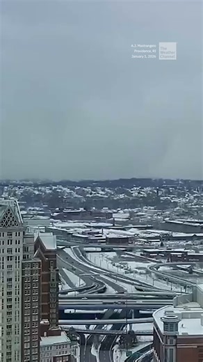 321K views · 2K reactions | SNOW SQUALL ALERT ⚠️ A powerful snow squall sweeps through Providence, slashing visibility as heavy snow falls. | The Weather Channel | Facebook