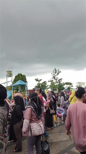 Mandi Salju di Waterpark Binuang yang Seru