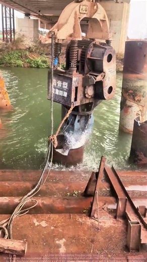 Mechanical arm underwater operation: The "dredging artifact" in the river under the bridge