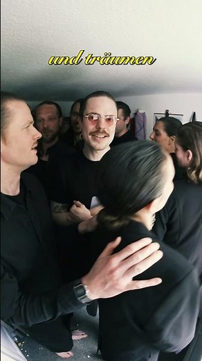der song ist ab jetzt überall draussen! passt auf euch auf 🖤