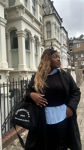 Day 5 — blue, black & confidence. #smartcasual #fallfashion #officeoutfit #ootdshare #citylook #fashiongram #stylepost #fashion #fashionblogger #fashionblogging #ukblogger #explorepage #discoverunder10k #fashion #fashionista #fashionstyle #ootd #ootdtoday #ukinfluencer #influenceruk #belgiuminfluencer | Julia salamonaa