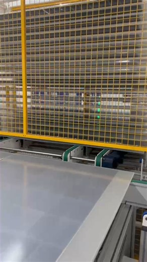 🌞 Powering Large-Scale Solar Projects with Reliable Bulk Supply 🌍 Perlight Solar specialize in delivering stable and reliable bulk supply for large-scale photovoltaic projects. Backed by robust production capacity and mature manufacturing processes, we are well equipped to support commercial and industrial projects with high-volume demand—ensuring consistent module quality and on-time delivery. 🔋 Meeting the Demands of Your Largest Projects Our facilities are equipped with automated productio