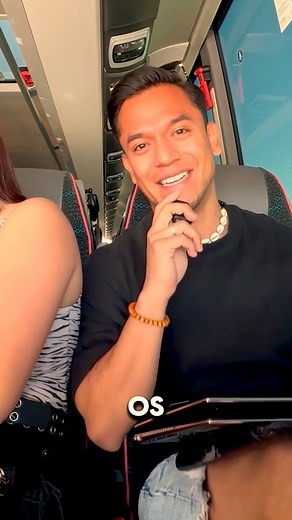 24K views · 201 reactions | ¿Os importa pisar la cuka? 荒荒荒荒荒#comedia #humor #cucaracha #bus #show #divadebarrio | isabelreyhernandez | Facebook