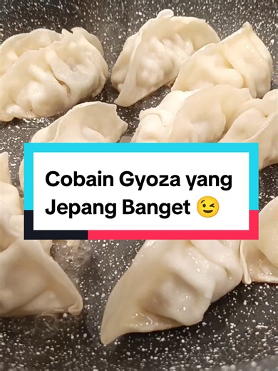 ❤️ Gyoza Jepang ❤️ Find out booth Gyoza Testing Experince di AEON PVJ Bandung, dan cobain, asli ini enak banget dan bikin langsung ketagihan 😍 sampe beli yang isi 30 nya 3 bungkus dong 😁 Kalian wajib coba juga sih 😉 Tapi musti cepetan ya soalnya cuman ada di setiap weekend Di tanggal 2 Januari - 15 Februari 2026 aja. Hanya ada di Supermarket : 📍JAKARTA (Papaya, Aeon, Diamond, Happy Harvest, Grand Lucky, Ranch & Farmers Market, TOP Buah, Food Hall, Hero, Hypermart, Gelael) 📍BANDUNG (Papaya, 