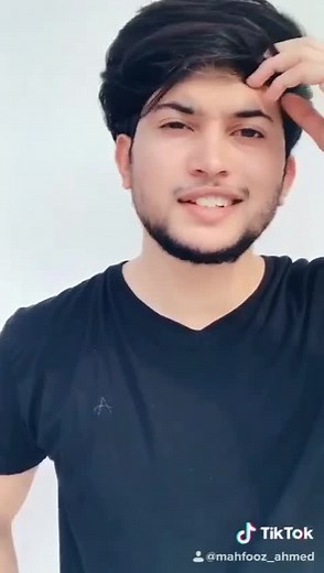 Fashion Insights: Black V-Neck T-Shirt Styling Tips