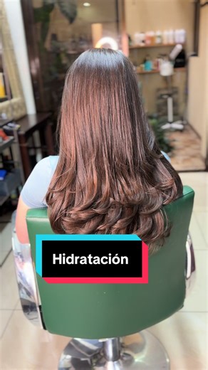 #mascarillasacidas #caidadecabello #hidratacion #cuerocabelludoseco #cortesdecabello2026 La línea Davines Naturaltech REPLUMPING es un tratamiento capilar diseñado para aportar elasticidad, hidratación, cuerpo y brillo al cabello de todo tipo, especialmente aquel que ha perdido tono y movimiento. Sus ingredientes clave incluyen fitoceúticos de ciruela y ácido hialurónico. Productos Principales La línea Davines Replumping se compone de tres productos principales que trabajan en conjunto para logr