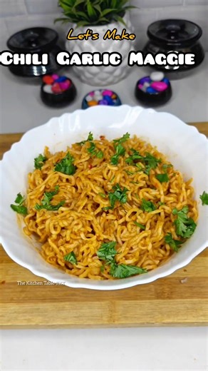 Viral Chili Garlic Maggi #shorts #recipe #maggi #maggirecipe #trending #viral #shortsfeed #noodles
