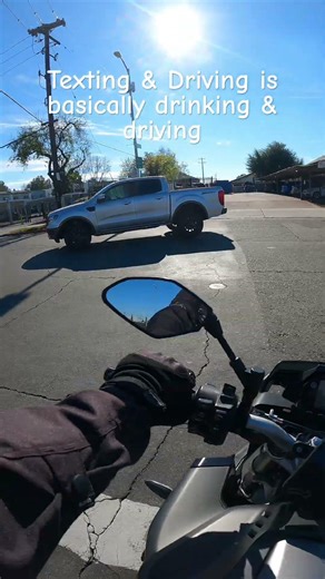 Texting while driving isn’t legal #grippyrip #motorcycle #moto ￼