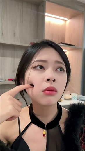 Whose finger is this?😍🥰😘 (Do not imitate the scenes in this story.)