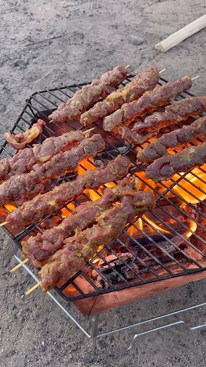 Stephanie Tea on Instagram: "**I meant to say “Cambodian lemongrass beef skewers” in the beginning… oops 🙊 Anyway, This is how I prepare my Cambodian Lemongrass beef skewers in advance! Also known as Sach Kho Jakak in Khmer 🇰🇭 ➡️ Recipe: Lemongrass Beef Lemongrass paste— - [ ] 2 lemongrass stalks, thinly sliced - [ ] 2 shallots, medium, peeled and chopped - [ ] 3 garlic cloves, peeled and chopped - [ ] 2 kaffir lime leaves - [ ] 10-12 curry leaves, frozen (can omit if not