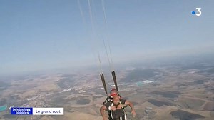 Une douzaine de personnes handicapées (moteur) ont effectué leur premier saut en #parachute. Une expérience magique avec l'Ecole Française de #Parachutisme de Nancy et l'association Handi’skydive. 🌍 Si Maxime Granier a créé l'association, c'est surtout pour faire comprendre aux personnes handicapées que rien n'est impossible. 🙏 #Sport #France #Handisport #Handicap HANDI FLY International | Coeur Handisport