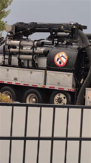 Welcome to, Vactor HXX VACUUM TRUCK, heavy duty truck used for Industrial and municipal cleaning.😉