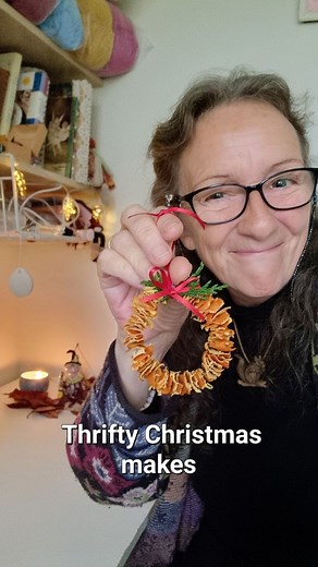 Good morning, lovely little pocket world 🌎 Guess what it's time to get Christmasy 😁🤣 my Christmas, along with most crafters starts early. I make most of my gifts and sell them, so Christmas starts in July really 🤣 but now its full on. But oh, I do love making things for my house as well. I honestly try not to spend much money but try and make beautiful things from stuff most throw out . Here's one of those things. What's your favourite Christmas thing you make ? Anyway big love everyone and 