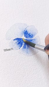 🌸💙An easy way to paint a pansy with watercolor! #watercolor #easywatercolor #watercolorsketchbook #watercolorforbeginners #watercolortutorial #watercolorflorals #watercolorflowers #watercolorbotanical | Painted Wildflowers