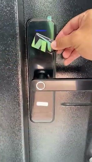 Apertura de cerradura inteligente con tarjeta