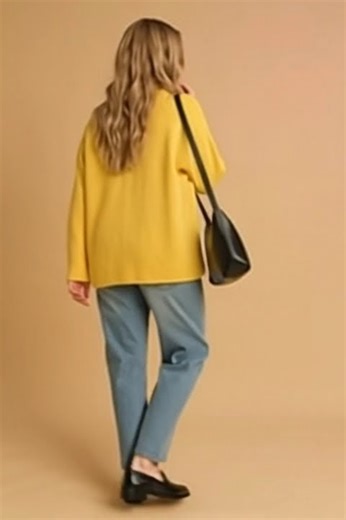 Eliza Classic turtleneck sweater in a loose fit 8