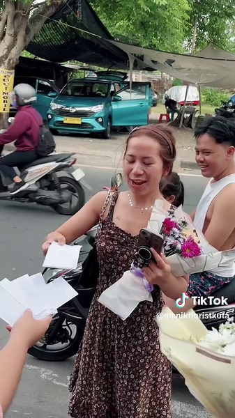 Every Woman Deserves get The Flowers🌷🌷 Happy Woman’s Day ❤️😍 #CapCut #womanday #fakesituation⚠️