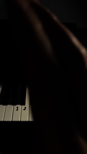 In The End by linkin park (Access full tutorials with flowkey Premium in the link in bio ❤️ #piano #tutorial #linkinpark #pianomusic | Keys Tutorials