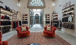 Premium Fashion Store Atmosphere: Professional Visualization of Sophisticated Retail Design featuring Lavish Decor and Elevated Shopping Experience